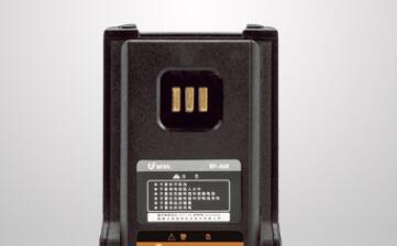 如何給對(duì)講機(jī)充電？